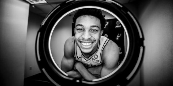 客户端下载-身高不足2米砍下双20 马刺小将活力十足比肩邓肯