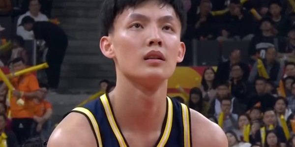 开云体育下载-广东3消息！杜锋被批输球后还在笑，徐杰最新伤情，萨林杰被劝退