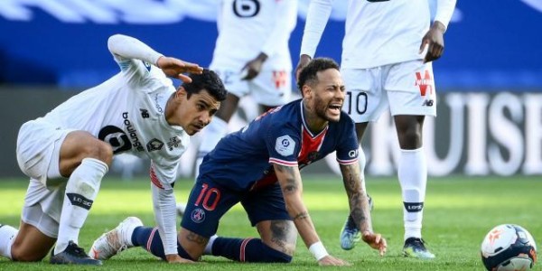 客户端下载-战术失效锋线低迷 输球的巴黎给拜仁卖了个大破绽